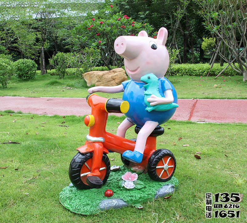 幼儿园玻璃钢彩绘骑车的卡通乔治雕塑