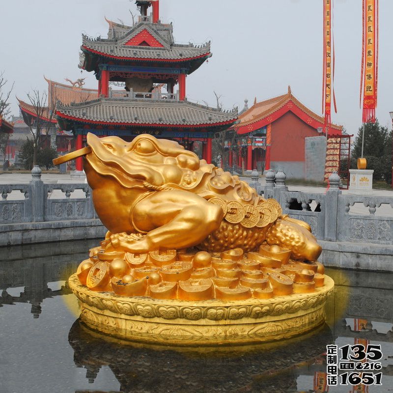 景区大型玻璃钢喷漆金蟾雕塑 景区大型玻璃钢喷漆金蟾雕塑
