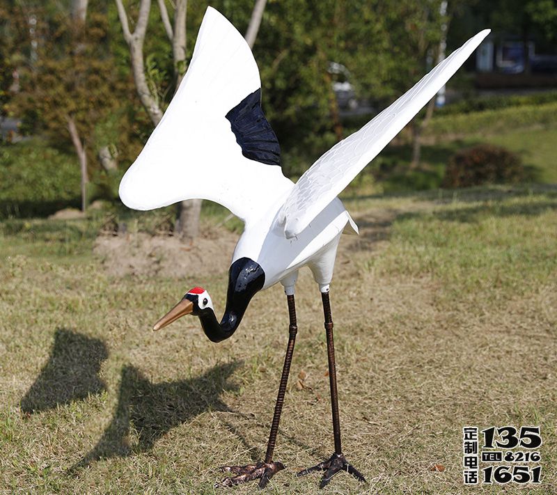 草坪玻璃钢大型仿真仙鹤雕塑 草坪玻璃钢大型仿真仙鹤雕塑