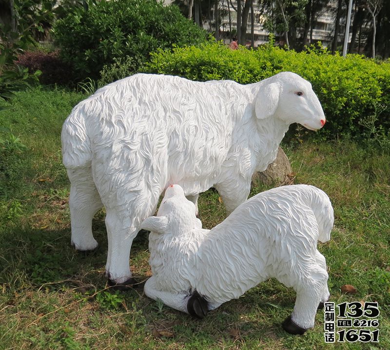 公园景区玻璃钢仿真绵羊雕塑 公园景区玻璃钢仿真绵羊雕塑