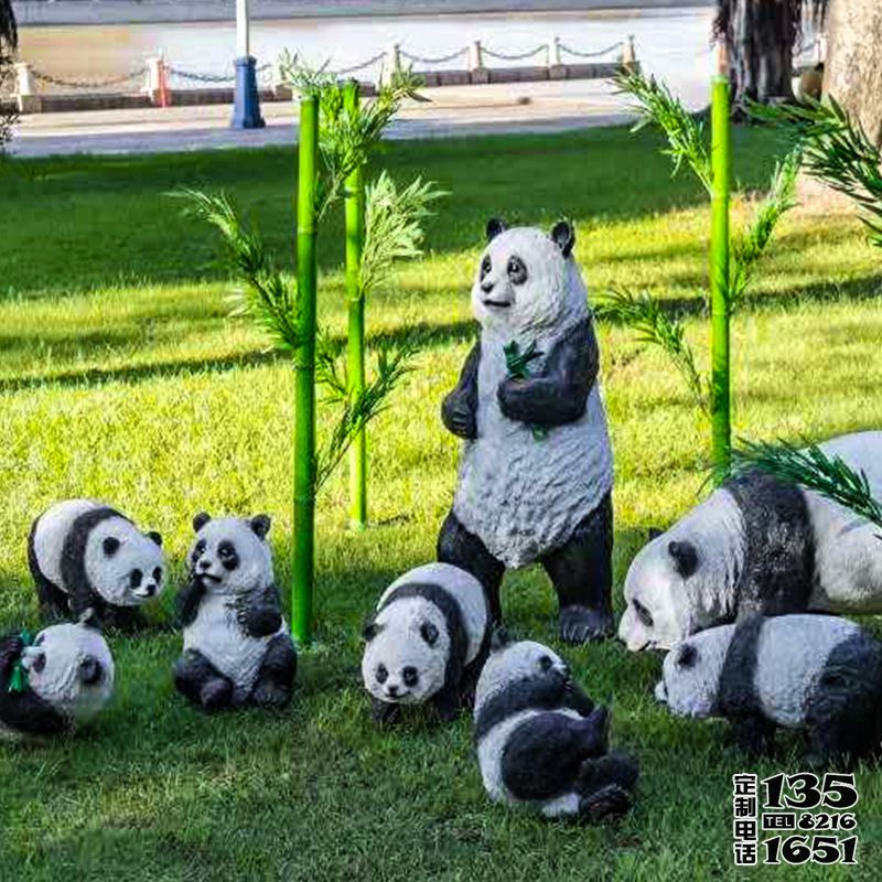 动物园仿真卡通玻璃钢熊猫雕塑 动物园仿真卡通玻璃钢熊猫雕塑