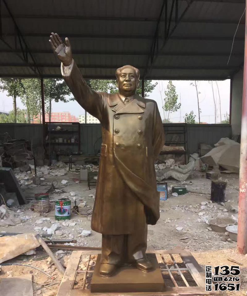 景区玻璃钢仿铜挥手的毛泽东雕塑 景区玻璃钢仿铜挥手的毛泽东雕塑