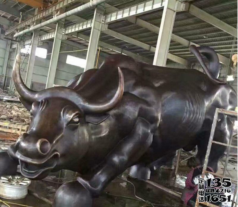 户外广场摆放的玻璃钢仿铜大型景观华尔街牛雕塑 户外广场摆放的玻璃钢仿铜大型景观华尔街牛雕塑