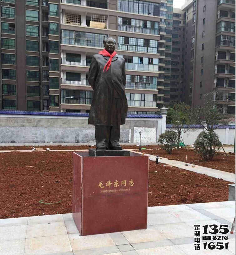 城市小区玻璃钢仿铜伟大领袖毛泽东雕塑 城市小区玻璃钢仿铜伟大领袖毛泽东雕塑