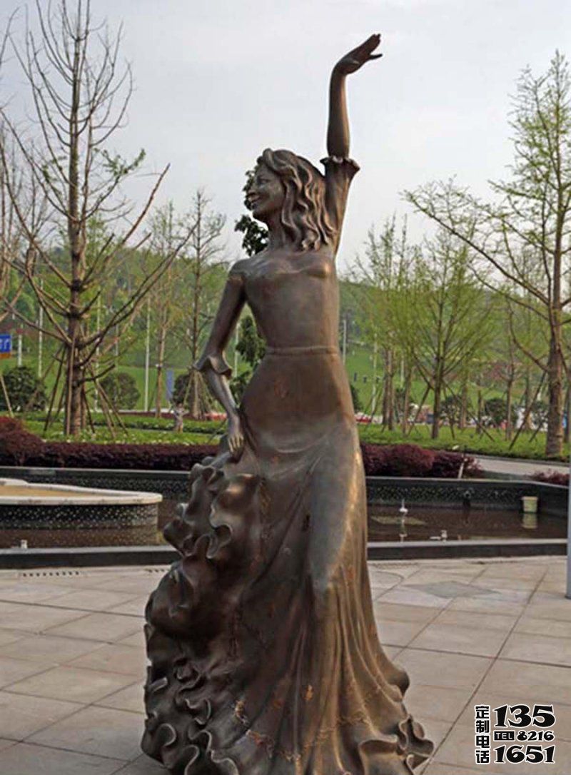 公园跳舞的西方女孩人物玻璃钢仿铜雕塑 公园跳舞的西方女孩人物玻璃钢仿铜雕塑