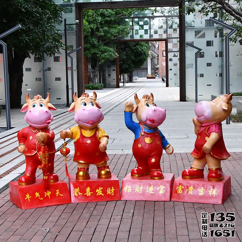 商场摆放四个喜庆招财的玻璃钢卡通牛雕塑 商场摆放四个喜庆招财的玻璃钢卡通牛雕塑