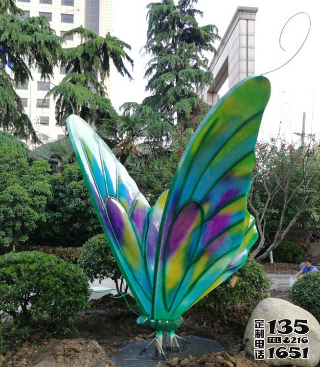 玻璃钢景区彩绘蝴蝶雕塑