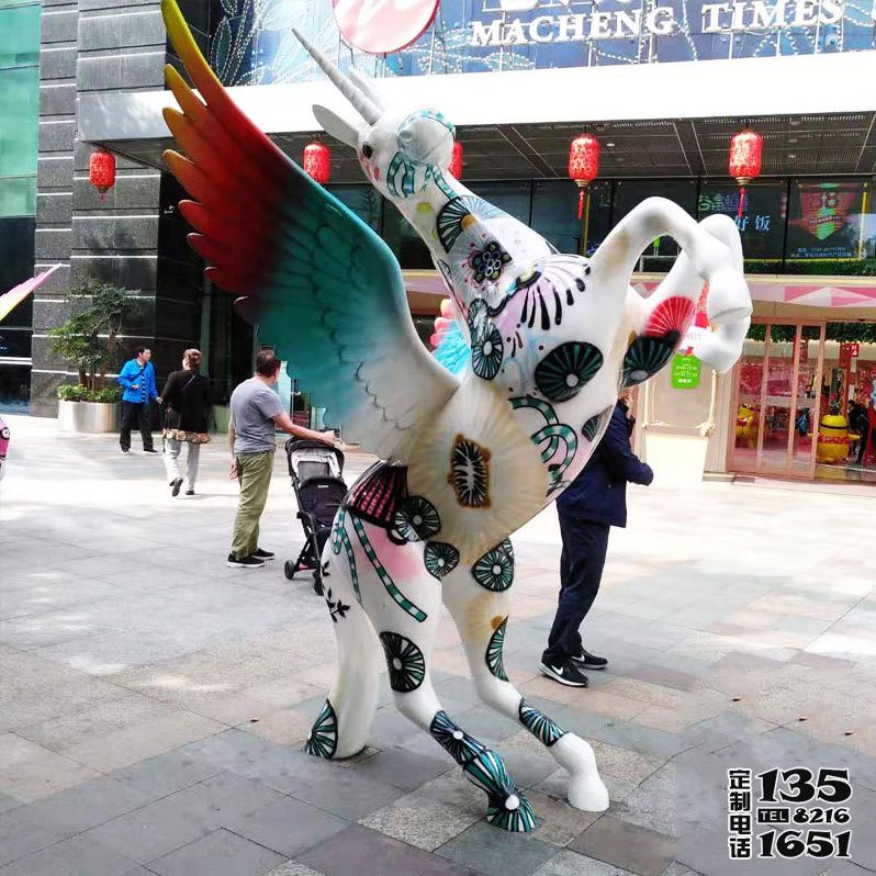 街道边摆放的起飞玻璃钢彩绘飞马雕塑 街道边摆放的起飞玻璃钢彩绘飞马雕塑